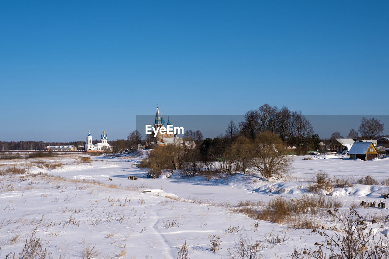 Churches in the village of dunilovo, ivanovo region on a sunny winter day, russia.