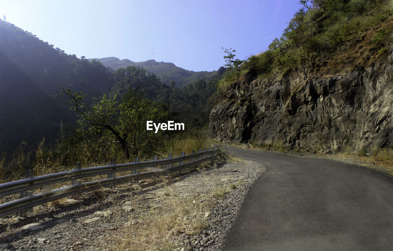 ROAD LEADING TOWARDS MOUNTAINS