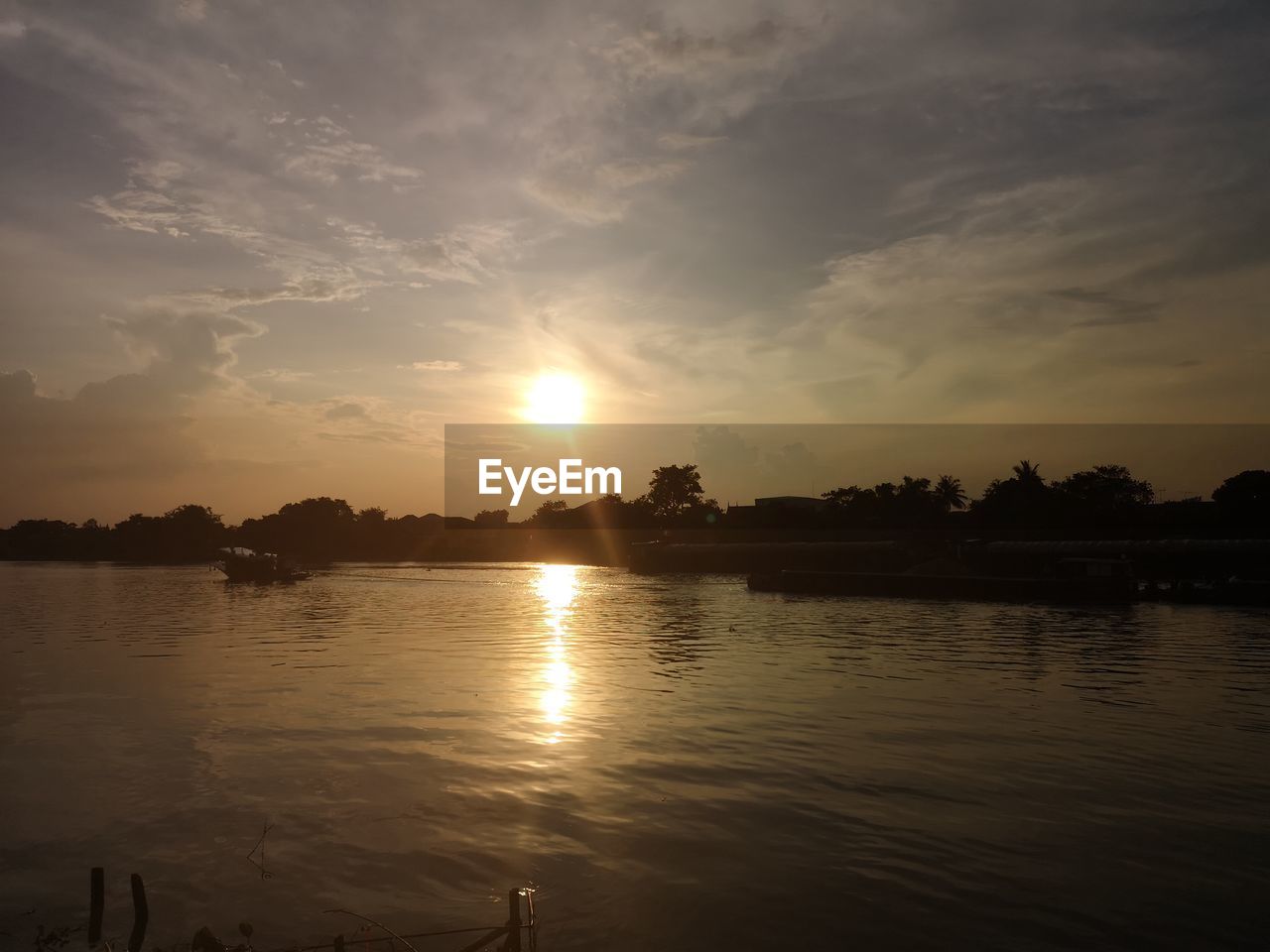 VIEW OF LAKE AGAINST SKY DURING SUNSET