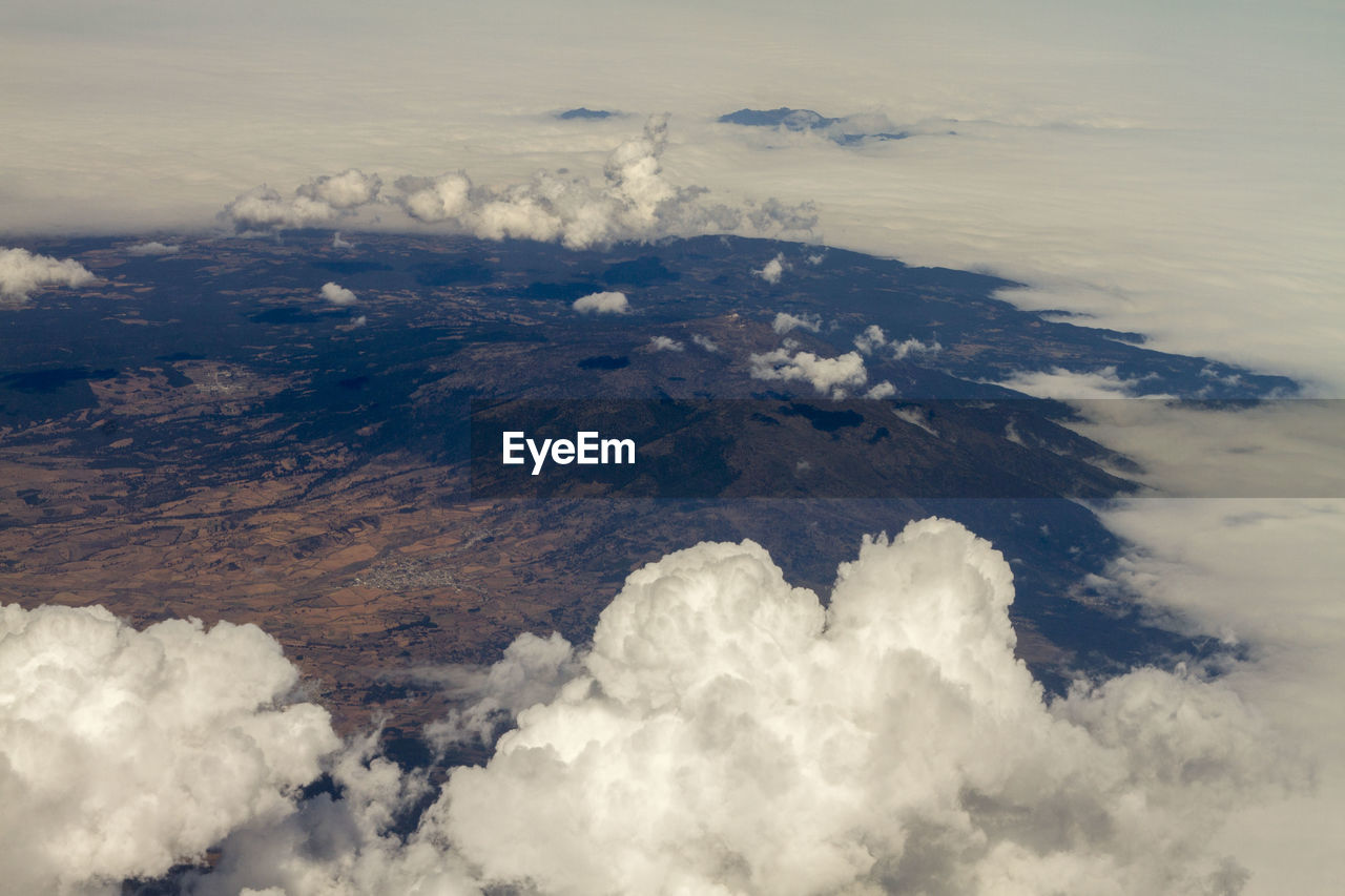 AERIAL VIEW OF SEA AGAINST SKY