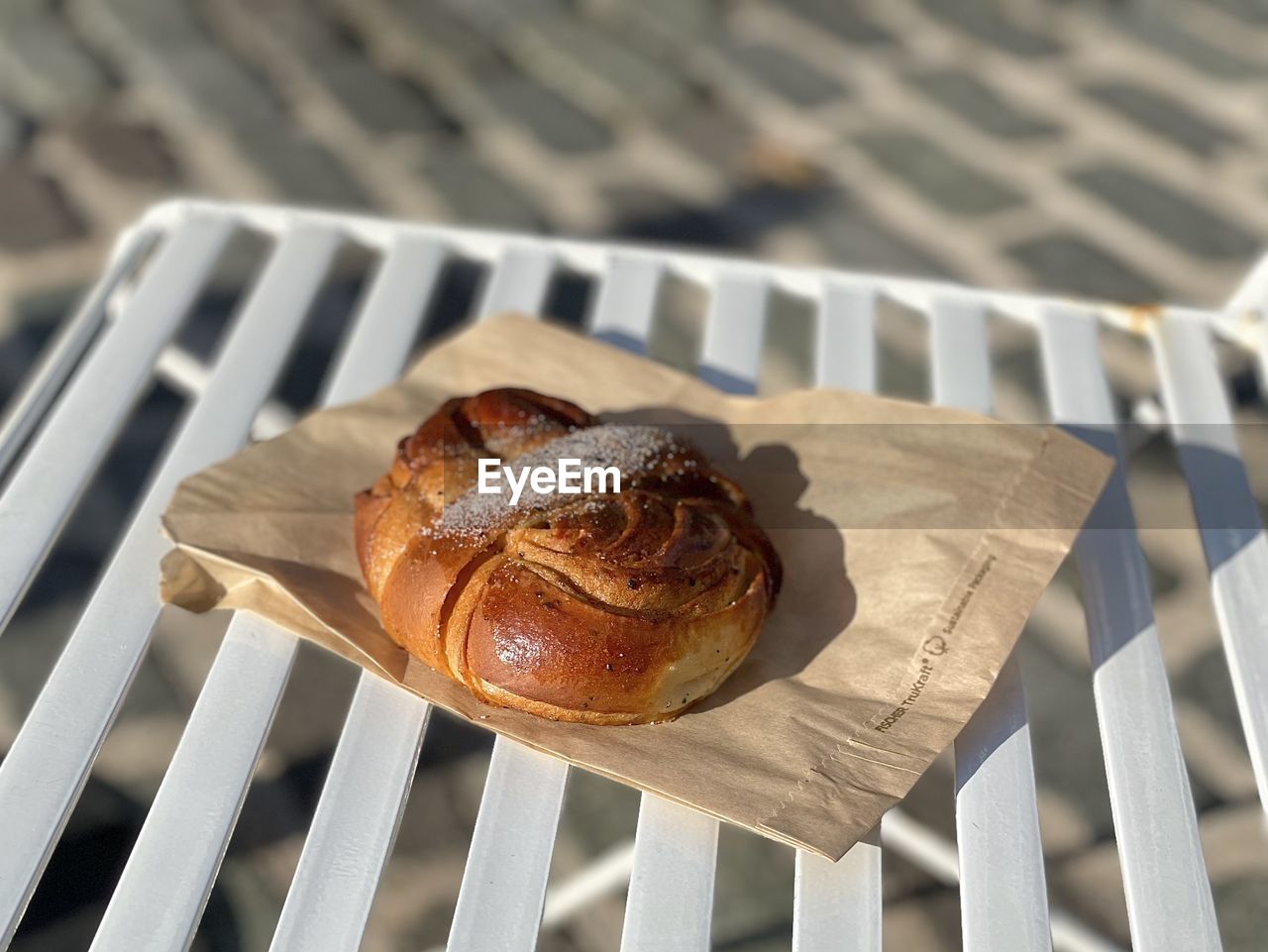 HIGH ANGLE VIEW OF BREAD ON PLATE