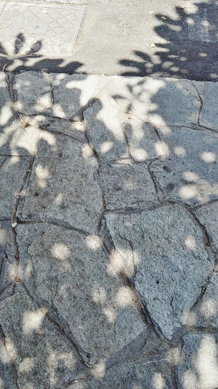 FULL FRAME SHOT OF PAVING STONES