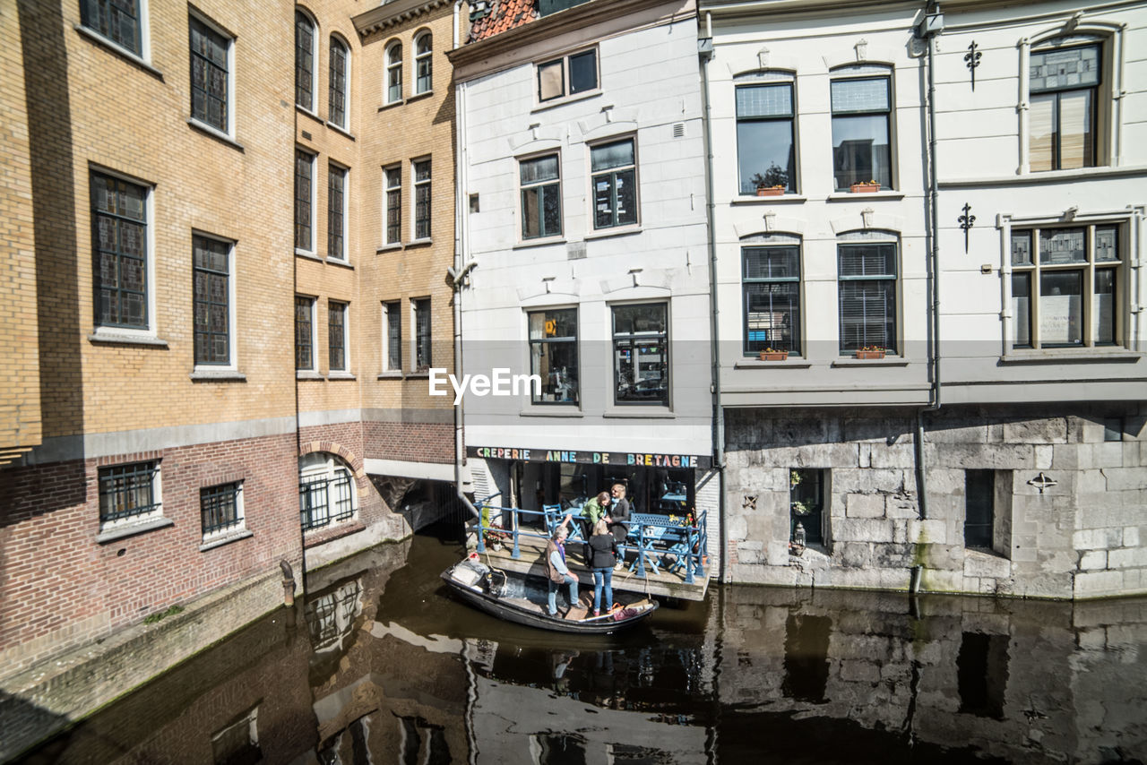 REFLECTION OF BUILDING IN CITY