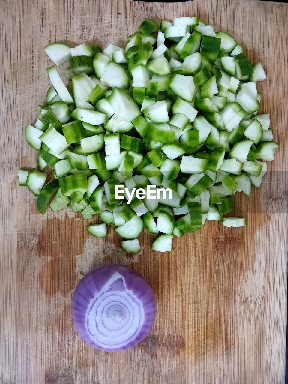 HIGH ANGLE VIEW OF CHOPPED VEGETABLES ON TABLE