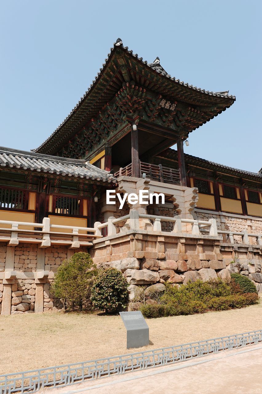 LOW ANGLE VIEW OF TEMPLE BUILDING AGAINST SKY