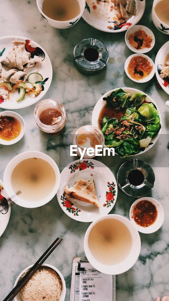 DIRECTLY ABOVE SHOT OF FOOD SERVED ON TABLE