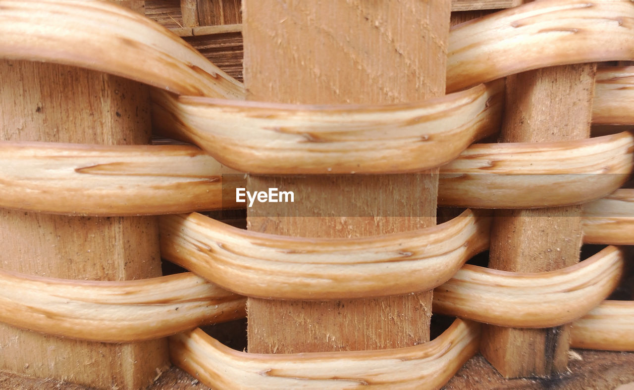 Texture of straw braided in wood, the details that is typical in being rigid in the straw baskets.s.