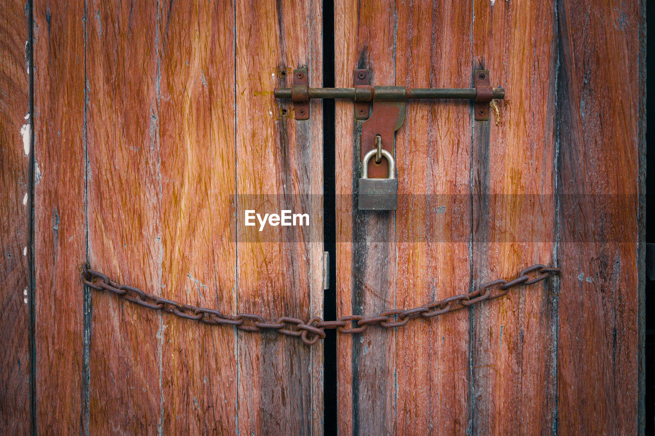 door, entrance, wood, security, protection, closed, lock, no people, full frame, brown, backgrounds, close-up, metal, old, day, door handle, wall, latch, iron, handle, hardwood, door knocker, furniture, architecture, weathered, outdoors, knob, doorknob, textured, pattern, rusty, wood stain