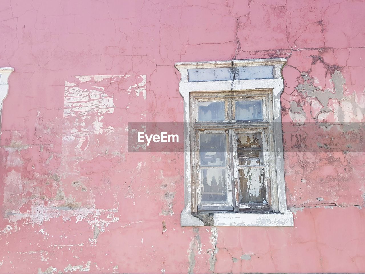 CLOSE-UP OF PINK WINDOW ON WALL