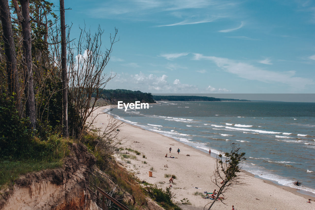 SCENIC VIEW OF SEA SHORE AGAINST SKY