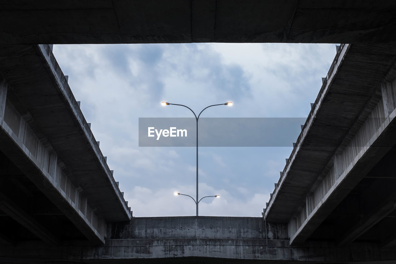 LOW ANGLE VIEW OF STREET LIGHT AGAINST BUILDINGS