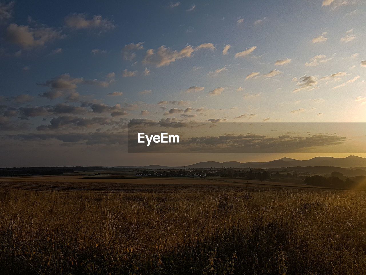 SCENIC VIEW OF FIELD DURING SUNSET