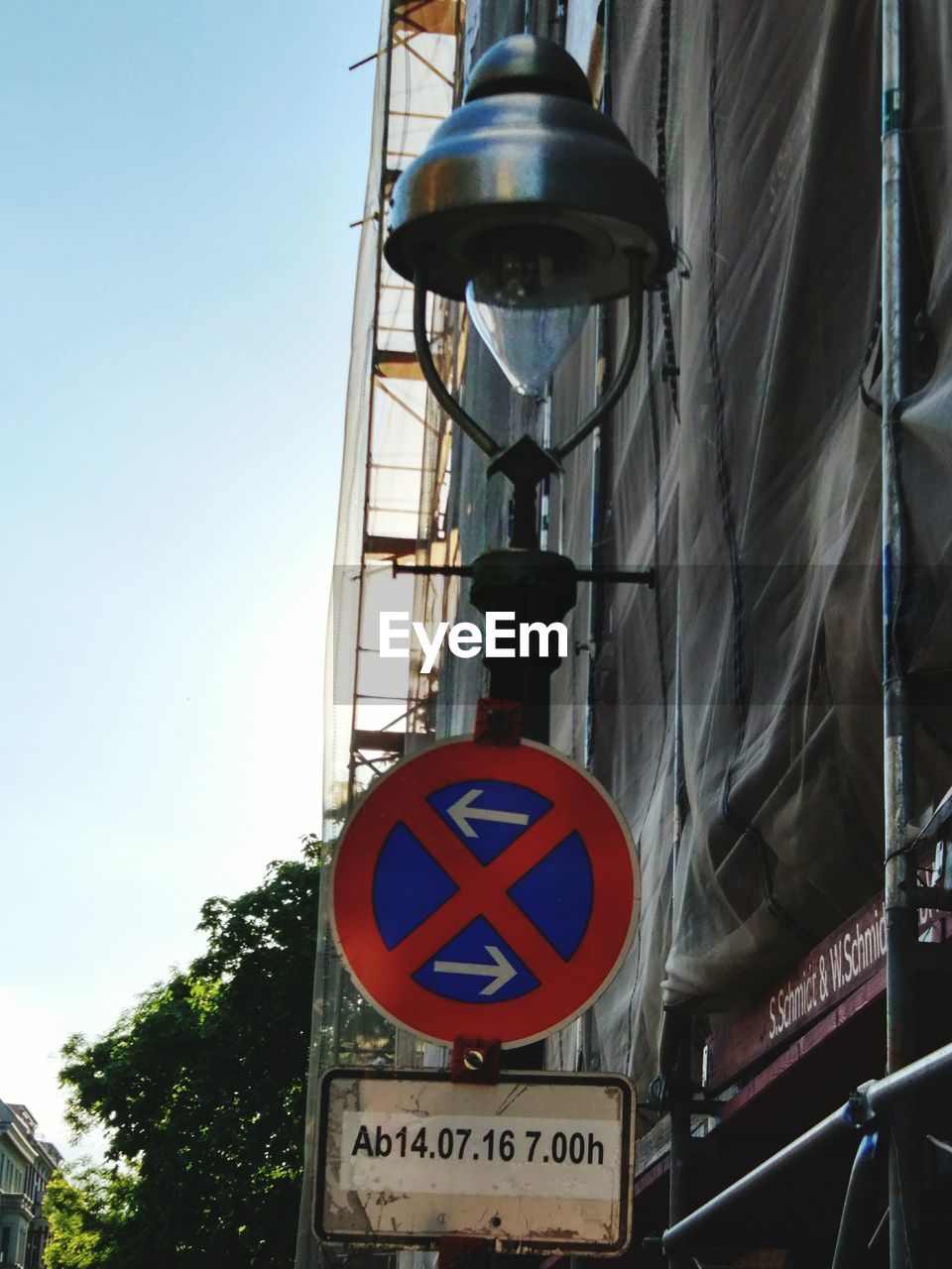 CLOSE-UP OF ROAD SIGN AGAINST BLUE SKY