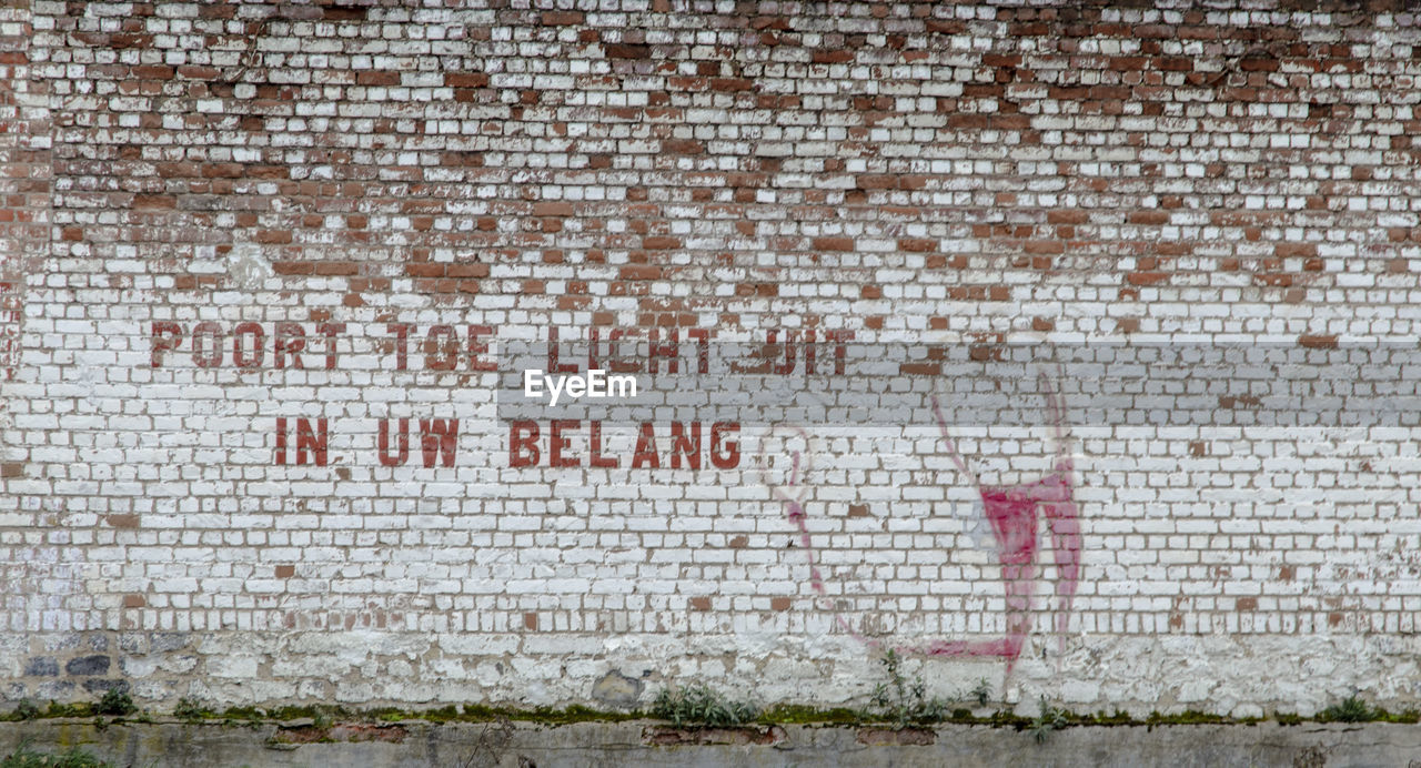 TEXT ON WALL