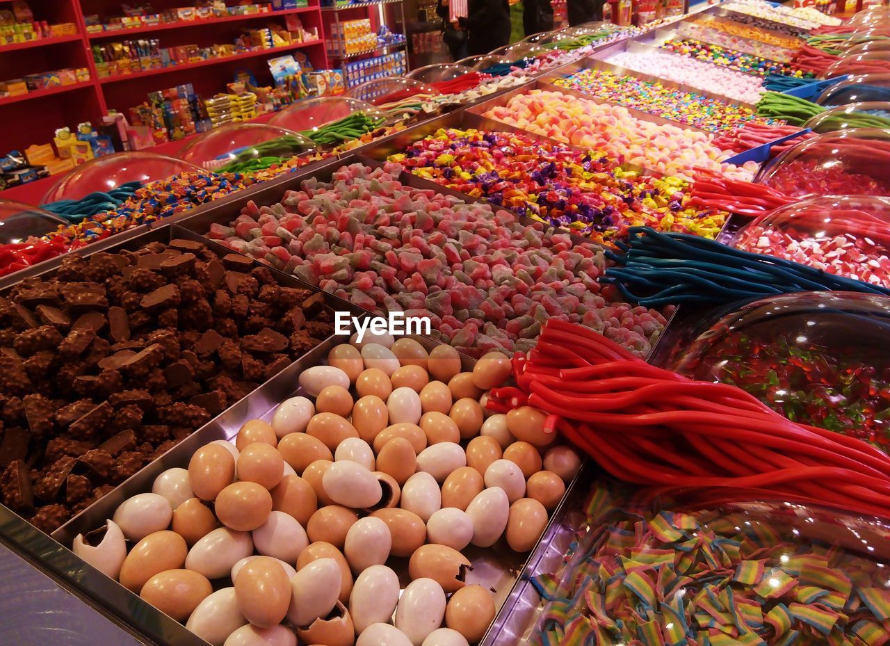 VARIOUS FRUITS FOR SALE AT MARKET