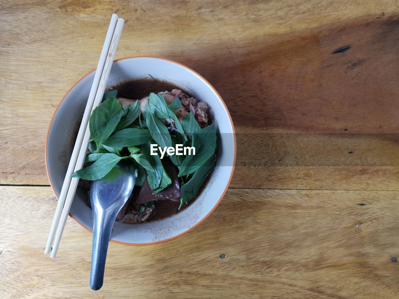 HIGH ANGLE VIEW OF FOOD ON TABLE