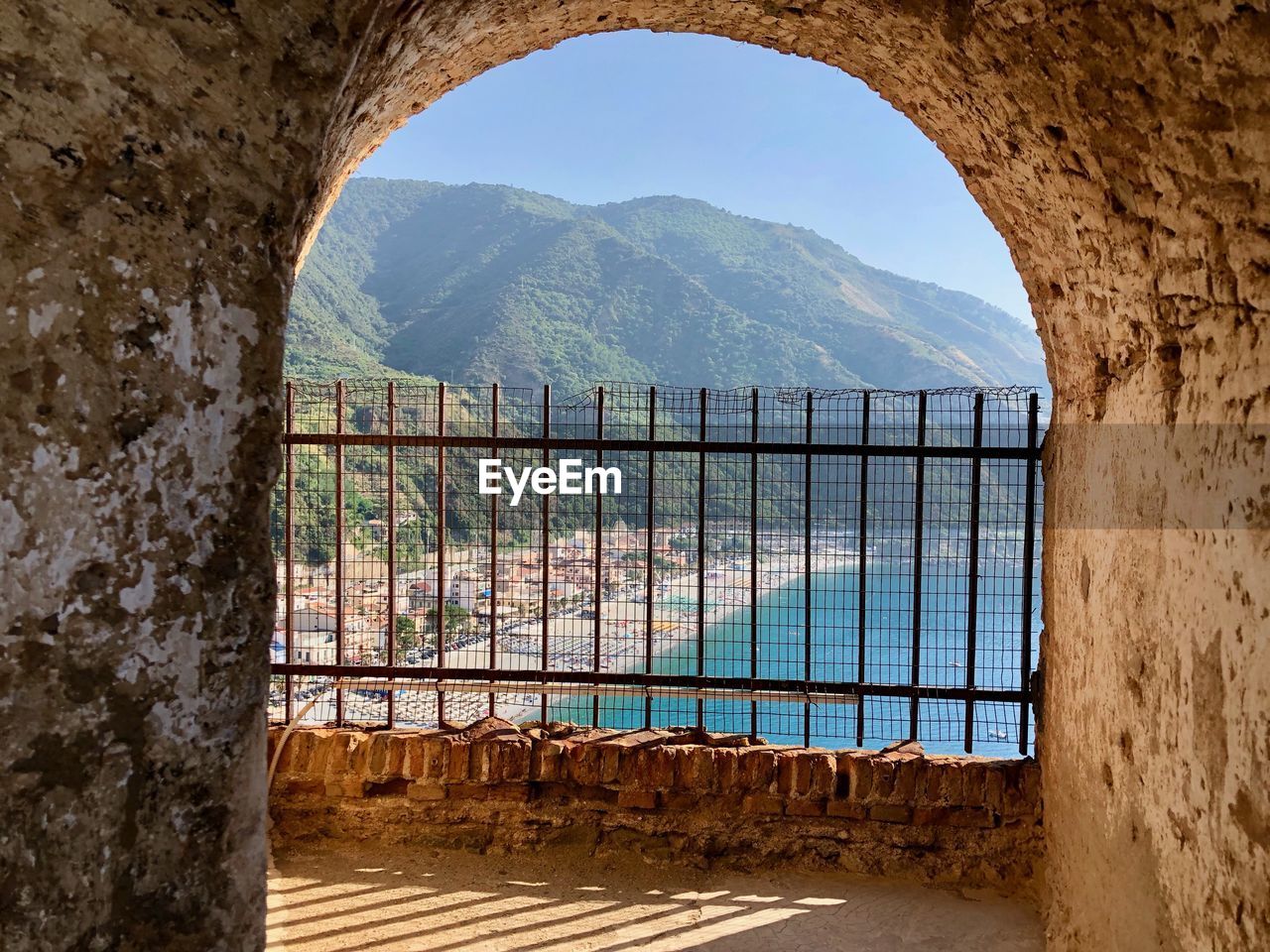 VIEW OF SEA THROUGH WINDOW