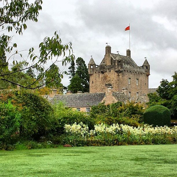 VIEW OF CASTLE AGAINST CLOUDY SKY