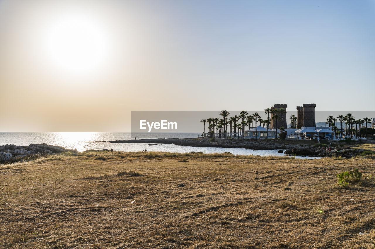 SCENIC VIEW OF SEA AGAINST SKY AT SUNSET