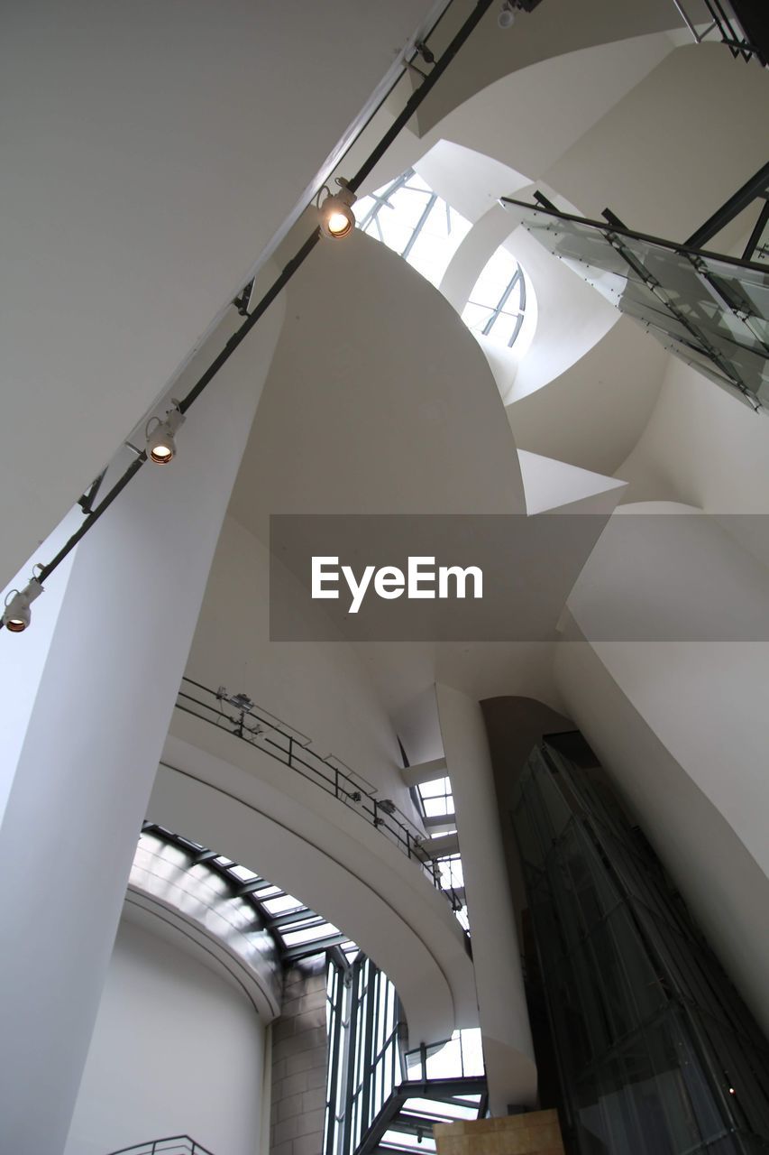 LOW ANGLE VIEW OF ILLUMINATED STAIRCASE AT BUILDING