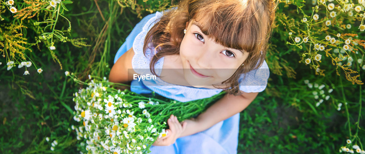 Portrait of cute girl holding flowers