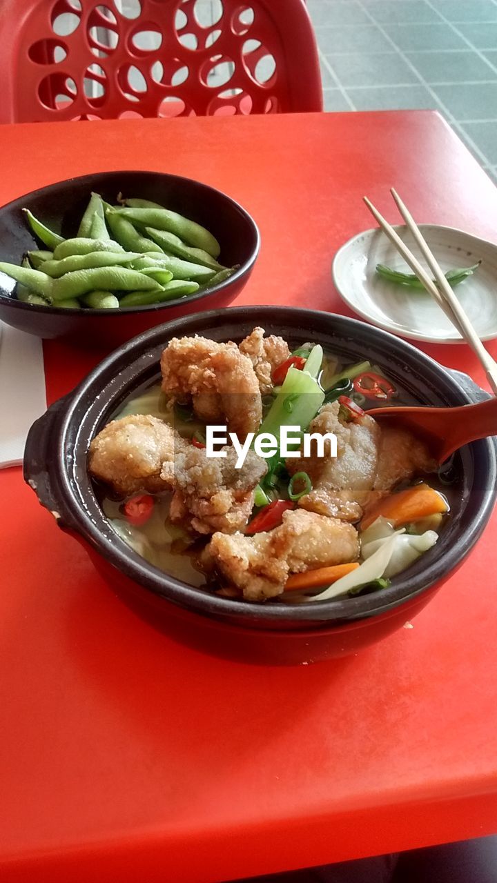 CLOSE-UP OF SERVING FOOD IN BOWL