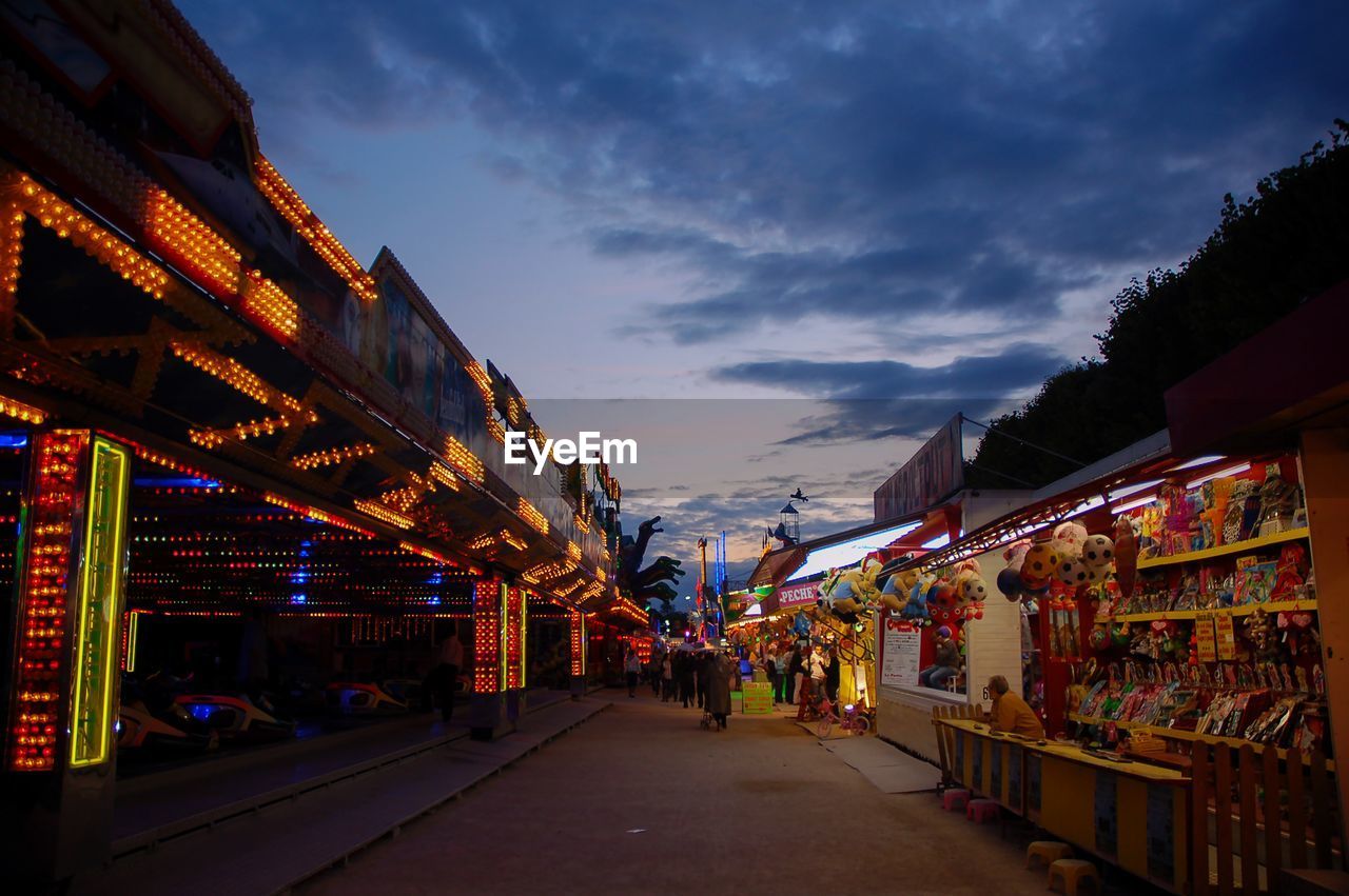 VIEW OF ILLUMINATED MARKET STALL AT DUSK