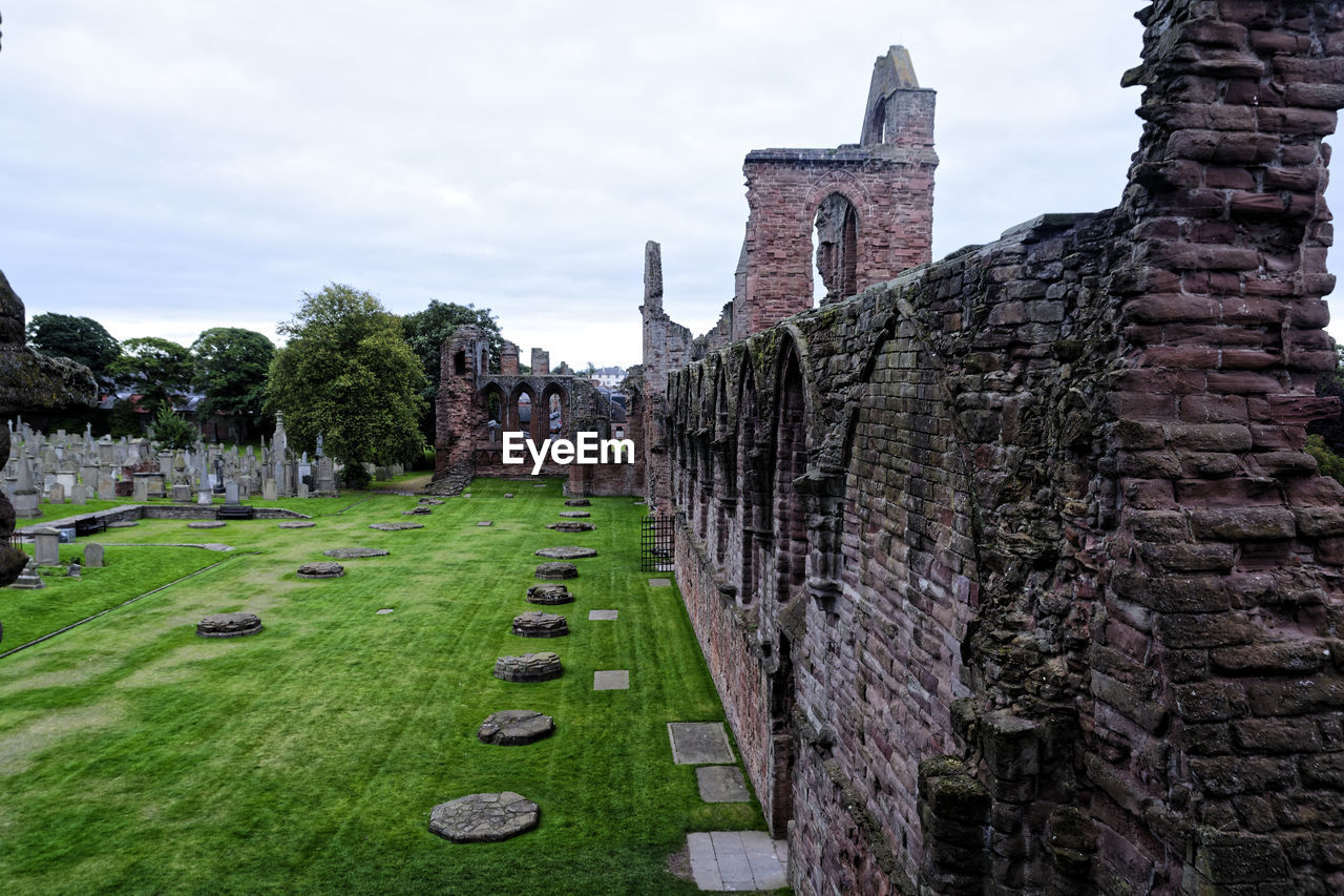 OLD RUINS OF BUILDING