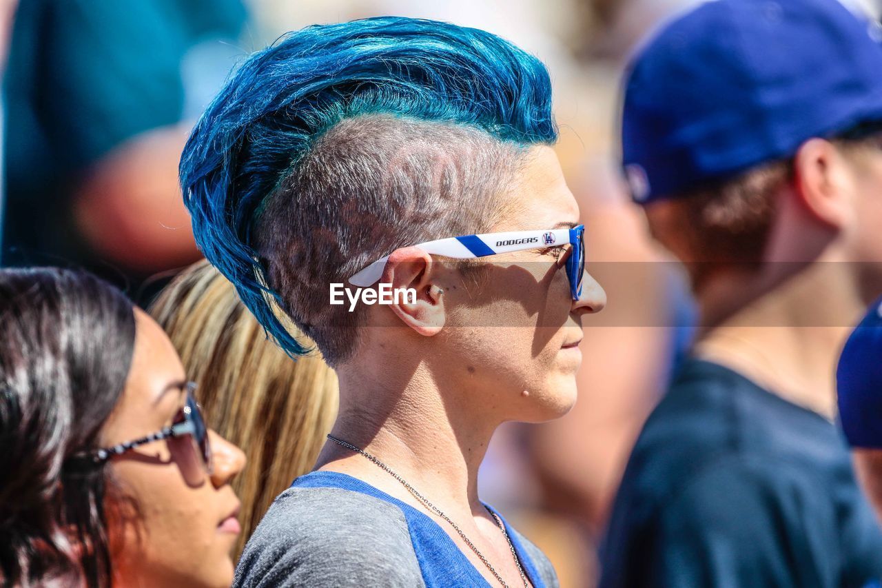 PORTRAIT OF FRIENDS WITH SUNGLASSES