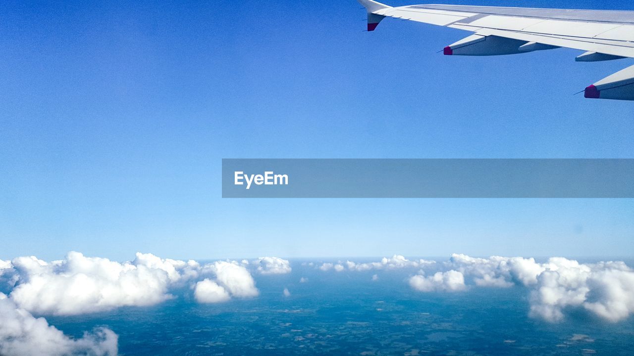AERIAL VIEW OF SEA AND AIRPLANE WING