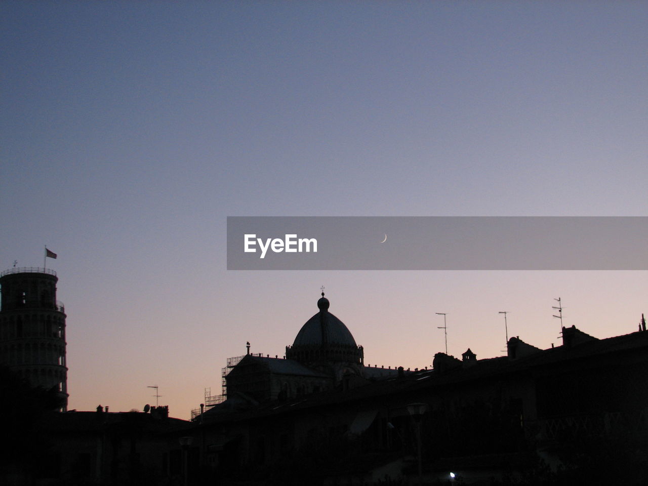 Silhouette leaning tower of pisa and cathedral at sunset