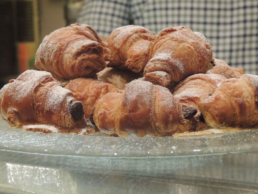 CLOSE-UP OF SWEET FOOD