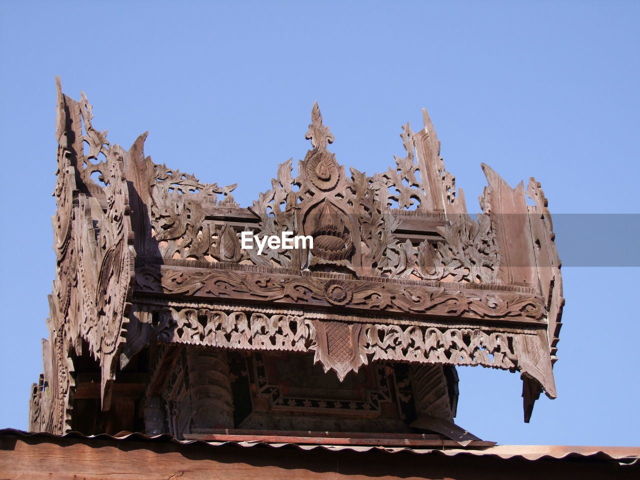 LOW ANGLE VIEW OF TEMPLE AGAINST SKY