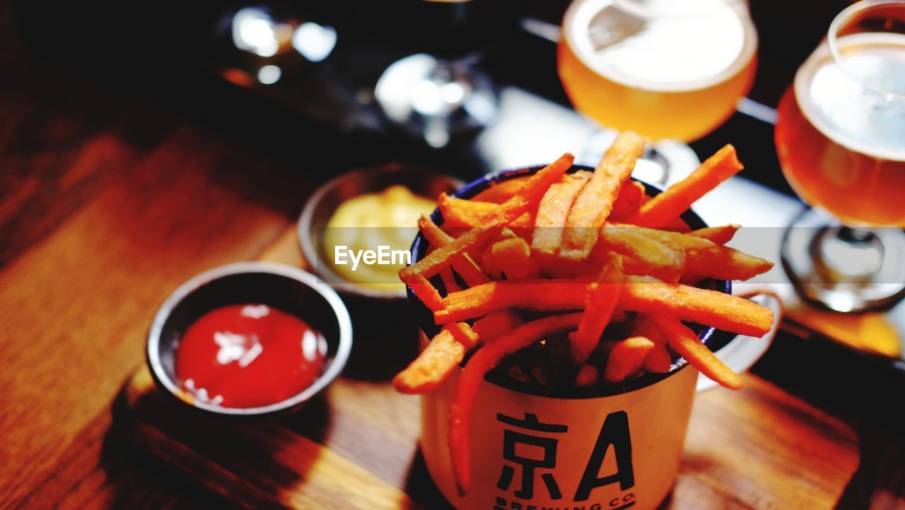 CLOSE-UP OF FOOD ON TABLE