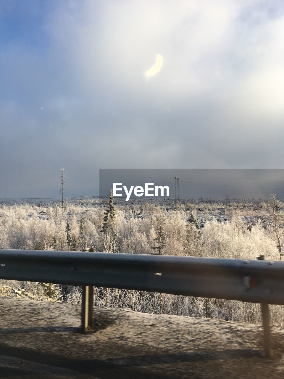 SCENIC VIEW OF SEA AGAINST SKY SEEN FROM RAILING