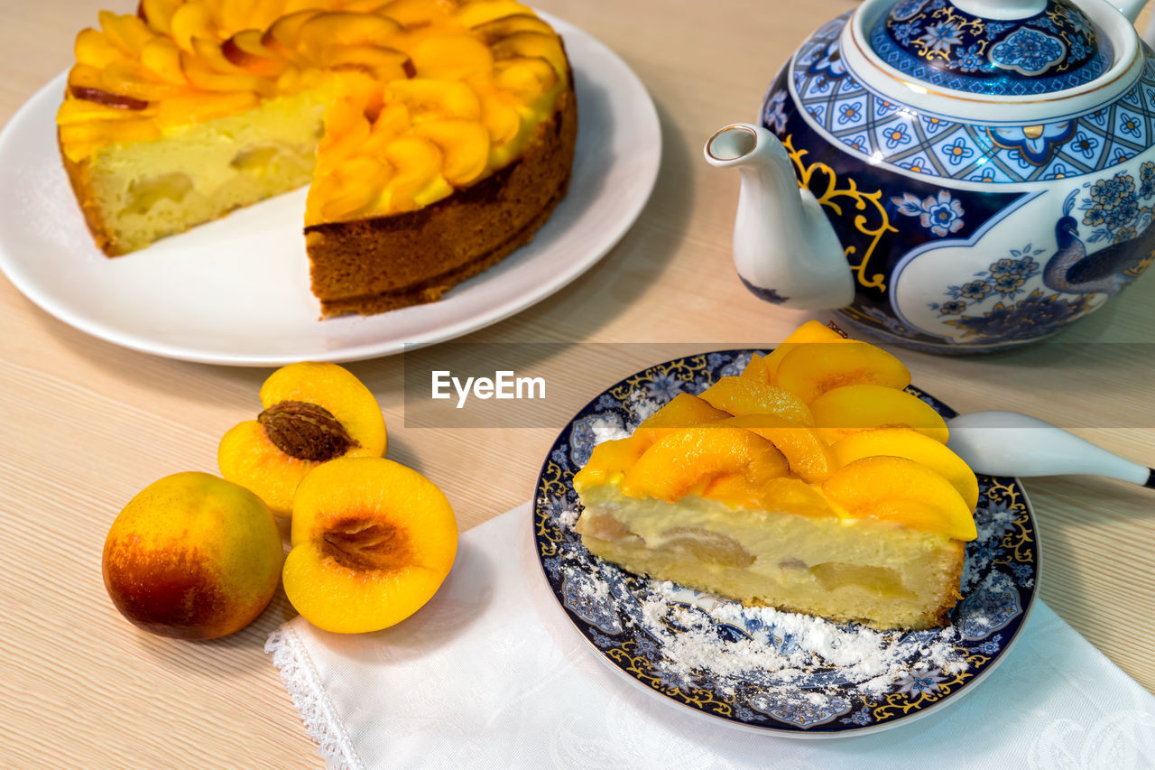 HIGH ANGLE VIEW OF FRUITS IN PLATE