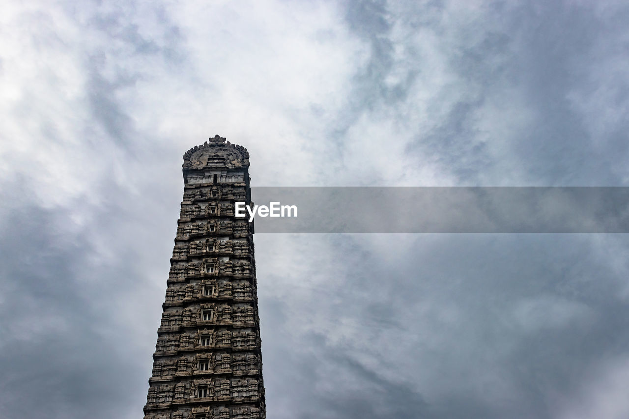 Murdeshwar temple rajagopuram entrance isolated with flat sky