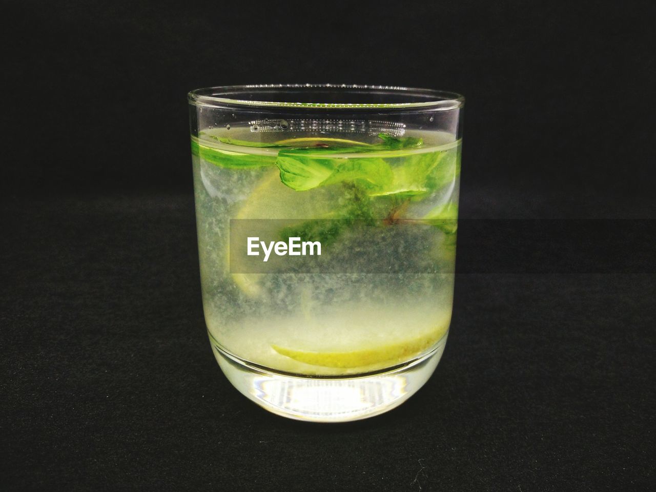 CLOSE-UP OF BEER GLASS AGAINST BLACK BACKGROUND