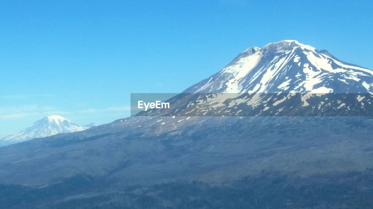 SCENIC VIEW OF SNOW COVERED MOUNTAINS AGAINST CLEAR SKY