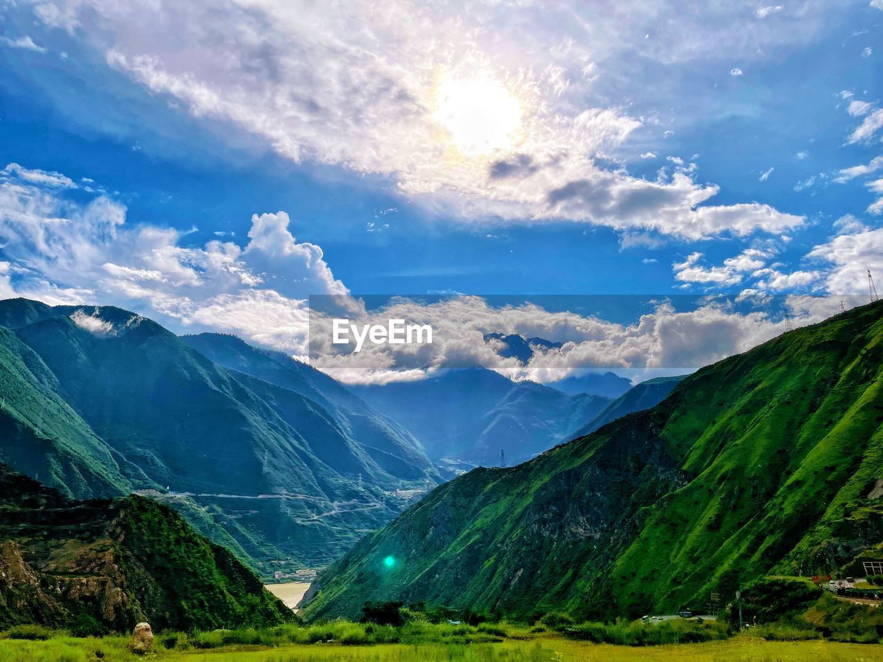 SCENIC VIEW OF MOUNTAIN RANGE AGAINST SKY