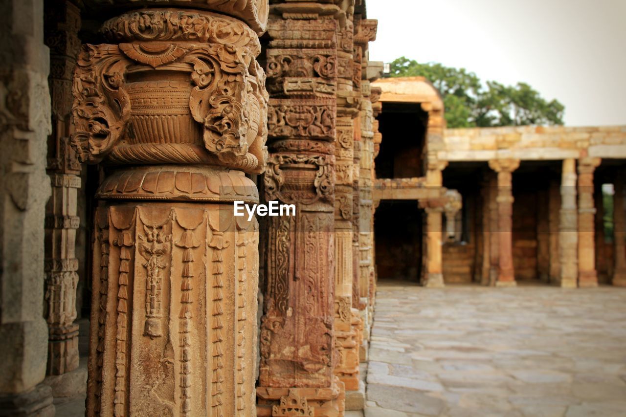 LOW ANGLE VIEW OF HISTORICAL BUILDING