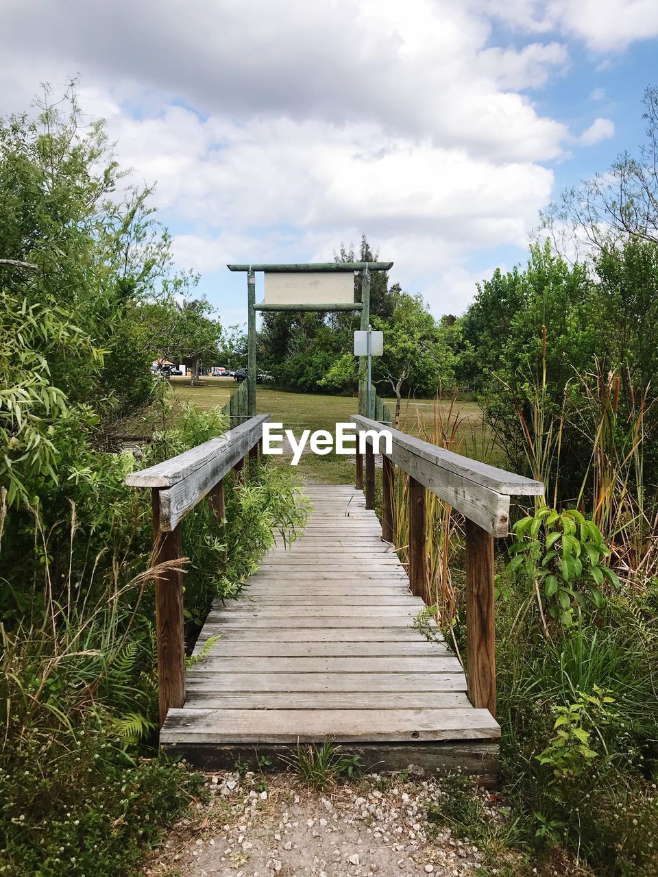 EMPTY FOOTBRIDGE AGAINST SKY