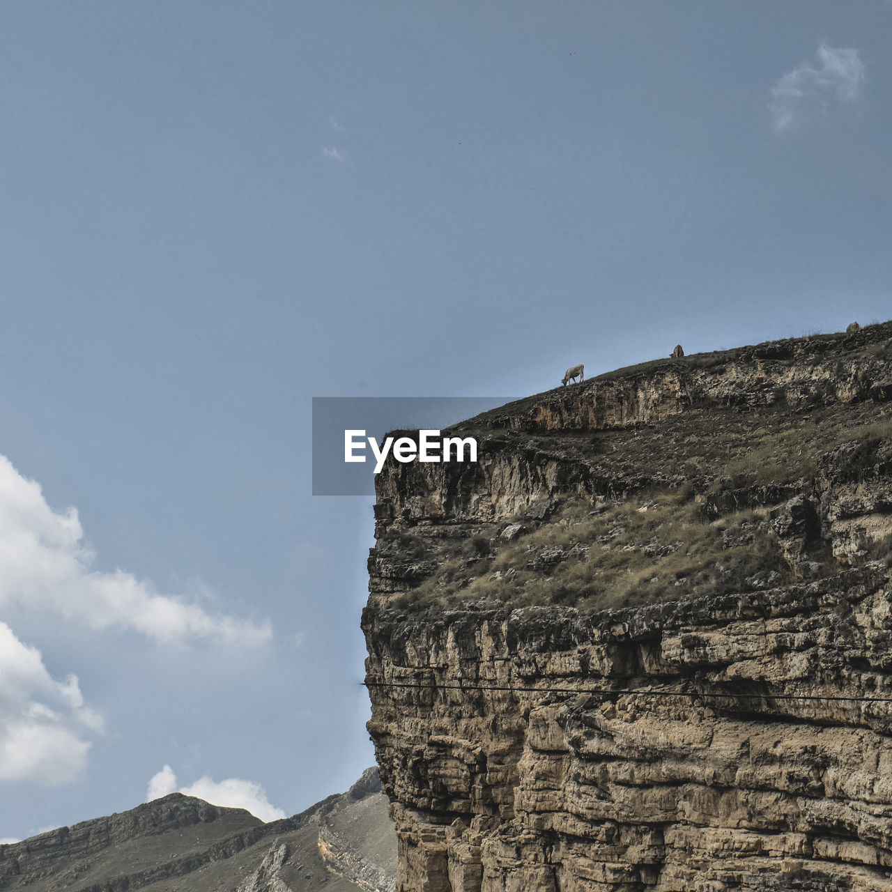LOW ANGLE VIEW OF ROCK FORMATION ON MOUNTAIN AGAINST SKY