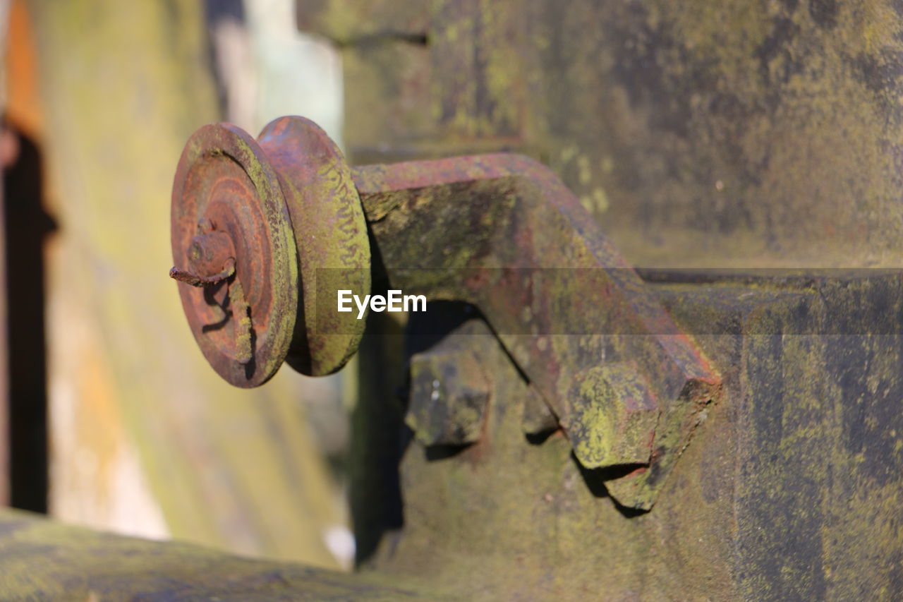 CLOSE-UP OF RUSTY OLD METAL CONTAINER