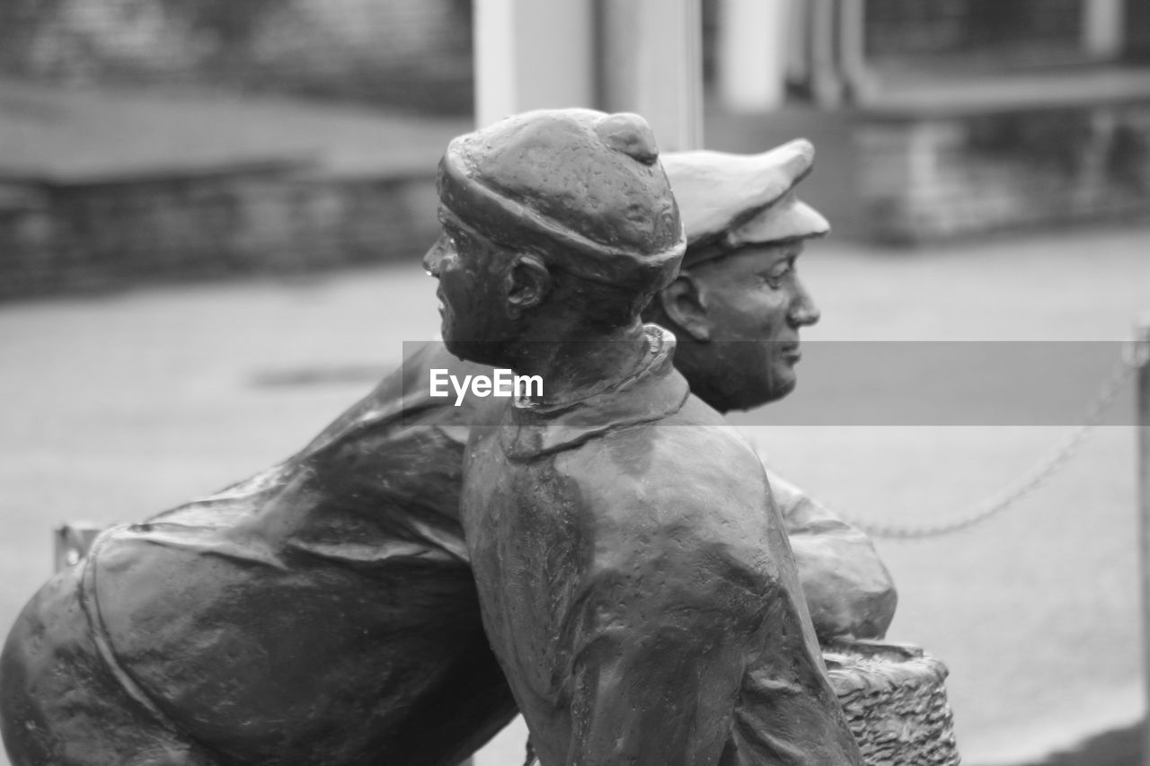 statue, black and white, monochrome, adult, monochrome photography, men, monument, sculpture, focus on foreground, architecture, person, one person, day, black, city, clothing, outdoors, animal, beard, hat, facial hair