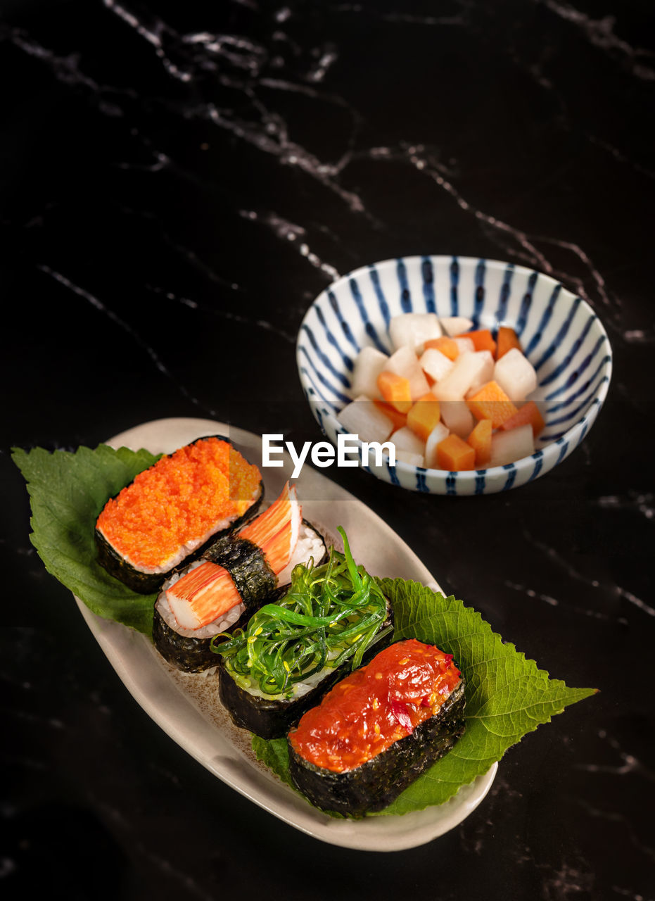 HIGH ANGLE VIEW OF VEGETABLES ON TABLE