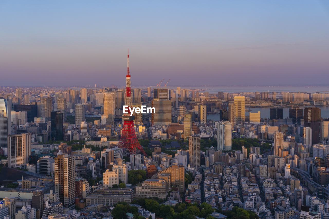 VIEW OF BUILDINGS IN CITY AT SUNSET