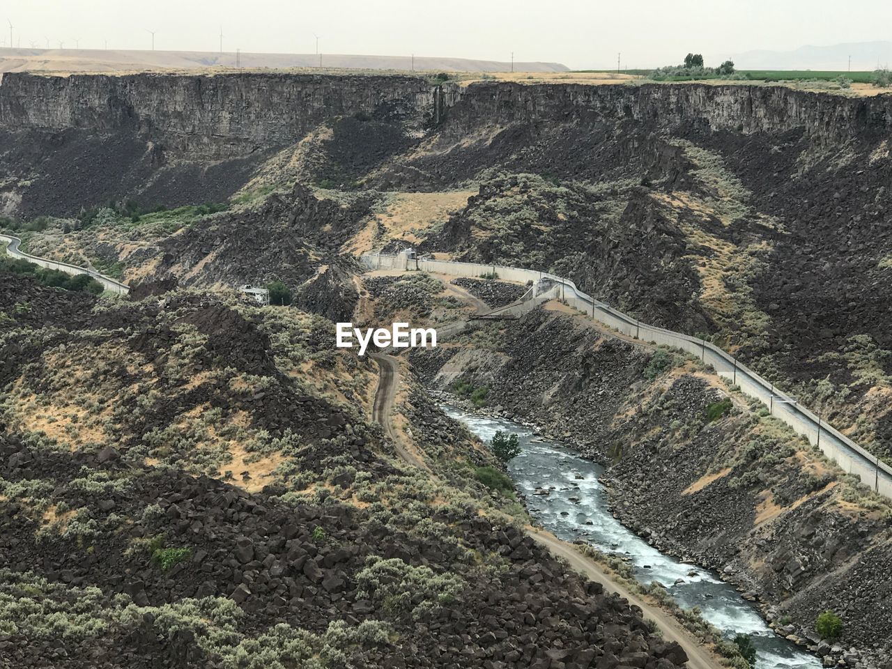 HIGH ANGLE VIEW OF ROAD ON MOUNTAIN