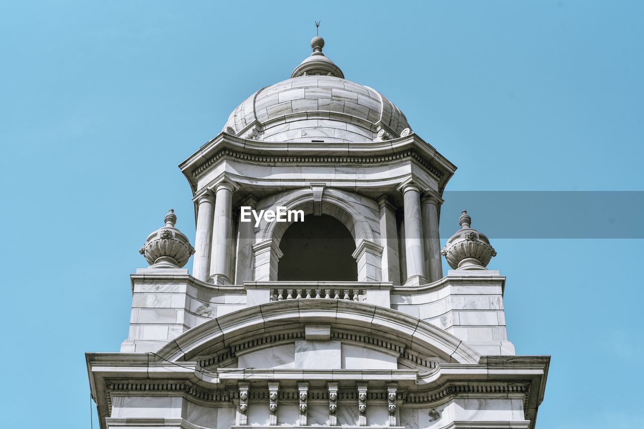 architecture, built structure, building exterior, landmark, sky, religion, blue, no people, belief, travel destinations, dome, nature, clear sky, place of worship, low angle view, building, history, spirituality, the past, day, sunny, travel, outdoors, city, bell tower, tower, high section, monument, arch, tourism