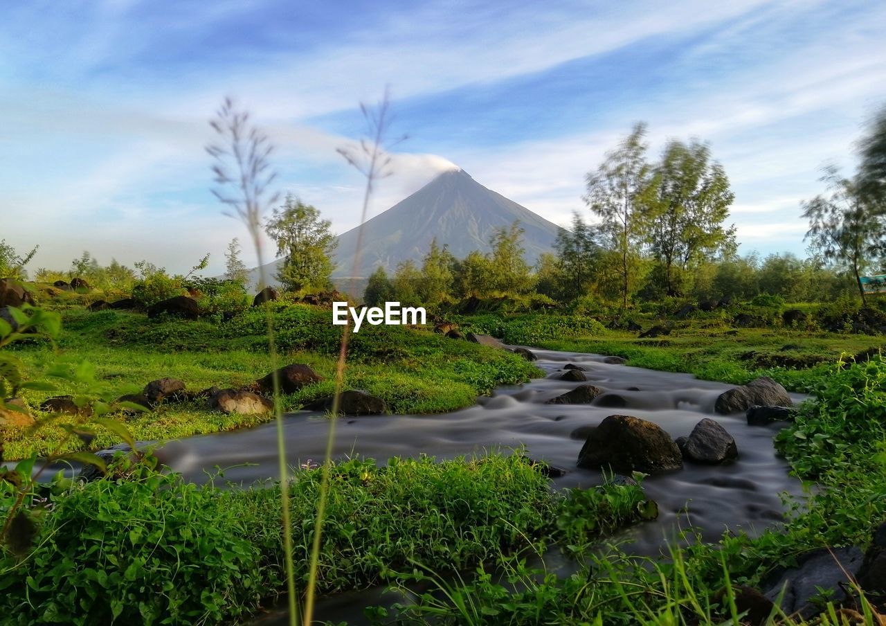 SCENIC VIEW OF LANDSCAPE AND MOUNTAINS AGAINST SKY